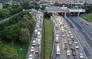 Okullar açıldı, İstanbul trafiğinde yoğunluk...