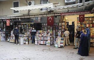 Okullar açıldı, tarihi Sahaflar Çarşısı hareketlendi