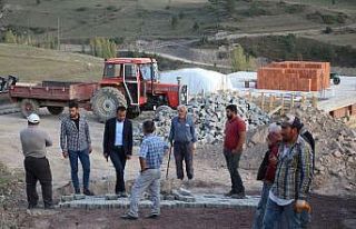 Oltu Belediyesi köylerini kilit taşla kaplıyor