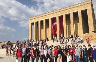 Orman yangınlarında gönüllü mücadele eden kadınlardan...