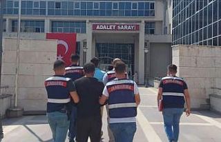 Osmaniye’de iş yerinden kablo çalan şahıslar...