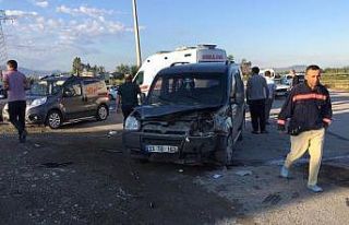 Osmaniye’de otomobil ile hafif ticari araç kafa...