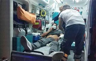 Otobüs durağında bıçaklı kavga: 2 yaralı