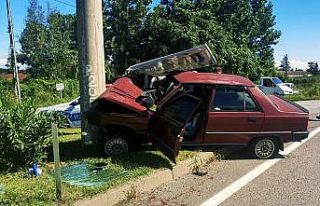 Otomobil beton direğe çarptı: 1 yaralı