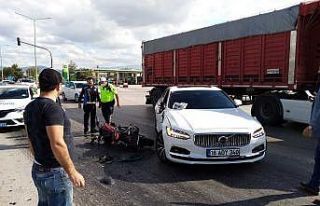 Otomobil ile çarpışan motosikletin sürücüsü...