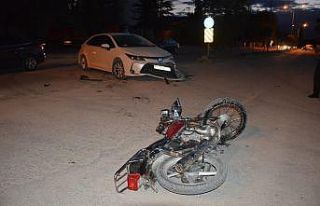 Otomobil ile motosiklet çarpıştı: 1 yaralı