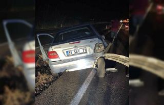 Otomobil önündeki otomobile çarptı: 3 yaralı