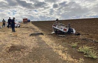 Otomobil takla attı 4 kişi yaralandı