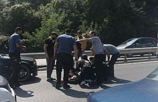 Otomobil yaya geçidini kullanan yayaya çarptı