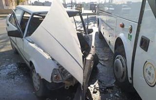 Otomobili ile midibüs kazasında 1 kişi yaralandı