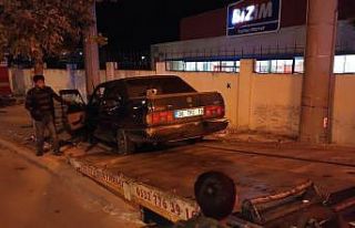 Otomobilin altında 30 metre sürüklenen motosiklet...