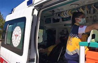 Otomobille çarpışan motosikletli kurye yaralandı