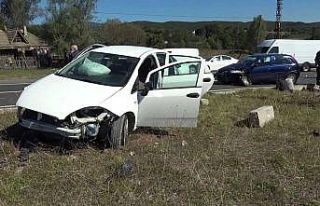 Otomobiller kavşakta çarpıştı: 1 yaralı