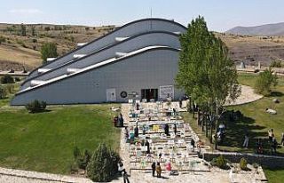 (Özel) Bayburtlu kadınlar tuval karşısına geçip...