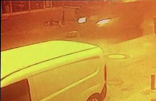 (Özel) Beykoz’da yerde yatan köpeği ezip kaçan...