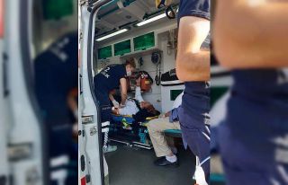 (Özel) Büyükada’da polis otosuna çarpan bisikletli...