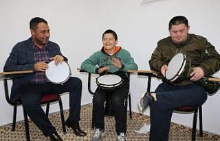 Özel eğitimli çocuklar müzik ile terapi oluyor