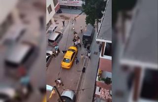 (ÖZEL) Esenyurt’ta taksiciyle müşterinin kavgası...