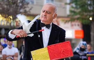 (Özel) İllüzyon gösterisi çocukların ilgisini...
