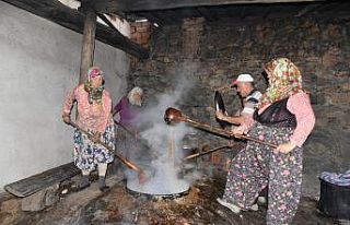 (Özel) İmece usulü geleneksel pekmez yapıyorlar