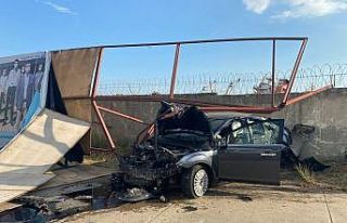 (Özel) Kartal’da takla atan otomobilden burnu bile...