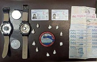 (Özel) Kol saatinde kokain satmaya çalışan torbacılar...