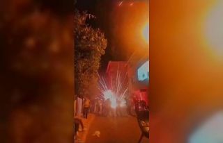 (Özel) Sancaktepe’de düğünde havai fişek bomba...