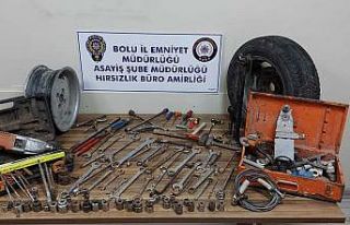 Park halindeki aracı soyan hırsız suçüstü yakalandı