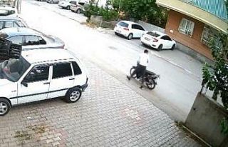 Park halindeki motosikleti çalan şahıslar yakalandı