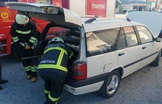 Park halindeki otomobilde elektrik kontağından kaynaklı...