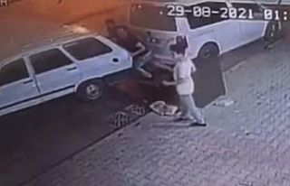 Park halindeyken freni boşalan otomobili canı pahasına...