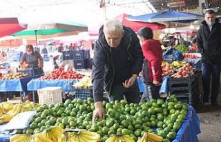Pazar fiyatları yükseldi, esnaf aracıdan dert yandı