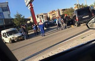 Polatlı’da iki ticari araç kafa kafaya çarpıştı:...