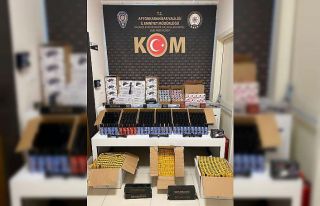 Polis gümrük kaçağı silah malzemeleri ve fener...