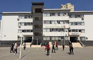 Polis önce öğrenciler için uyardı sonra voleybol...