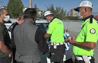 Polis, yaya geçitlerinde yol vermeyen sürücülere...
