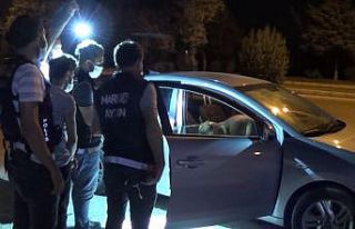 Polisin dikkatini çekmemek için her yolu denedi...