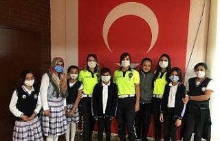 Polisten öğrencilere trafik eğitimi