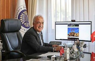 Rektör Çomaklı, fotoğraf yarışmasında oyunu...