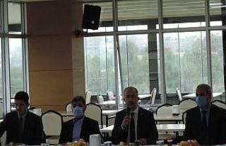 Rektör Savaşan SAÜ Güvenlik Personeli ile bir...