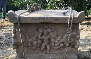 Roma dönemine ait lahdi satmaya çalışan şüphelilerden...