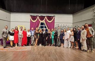 Sahne Tozu Tiyatrosu perdelerini açtı