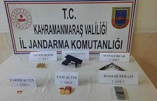Sahte altın satan şüphelinin yaşı kadar sabıkası...
