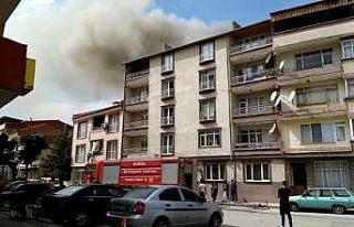Salça yaparken apartmanda yangın çıktı
