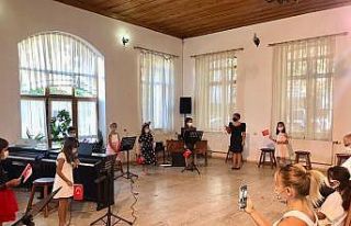 Salihli’de kurtuluş gününe özel müzik dinletisi