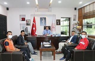 Şampiyonlardan Kabakcı’ya ziyaret