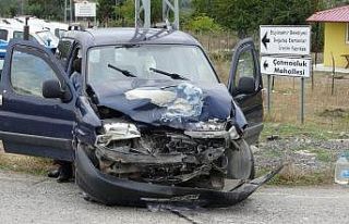 Samsun’da iki hafif ticari araç çarpıştı: 3...