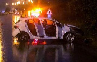 Samsun’da otomobil bariyere çarptı: 3 yaralı