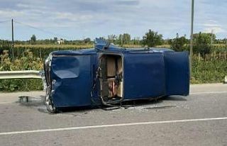 Samsun’da otomobil ile traktör çarpıştı: 2...