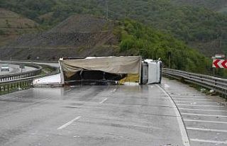 Samsun’da tır kamyonla çarpıştı: 2 yaralı